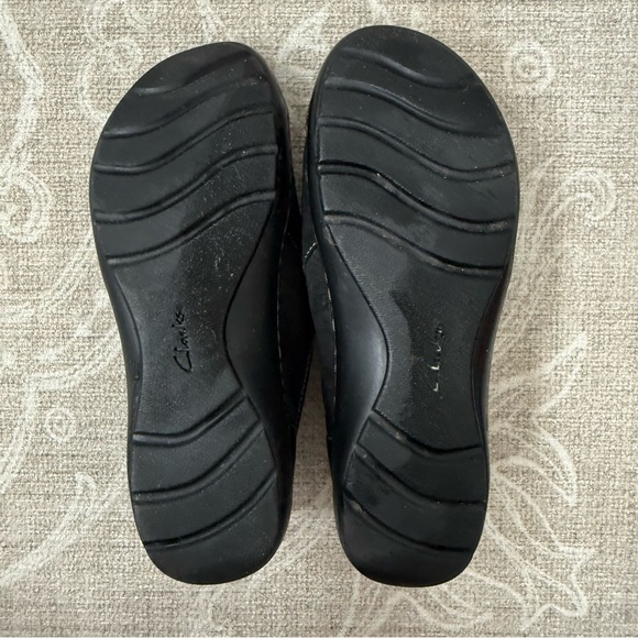 Women’s Clarks Black Floral Giny Textured Loafers Size 5.5 - Picture 6 of 13
